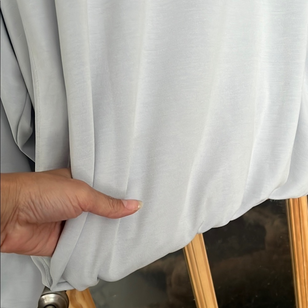 Athleta Gathered Botttom Gray lightweight hoodie with blue undertones  sz med - Picture 3 of 6